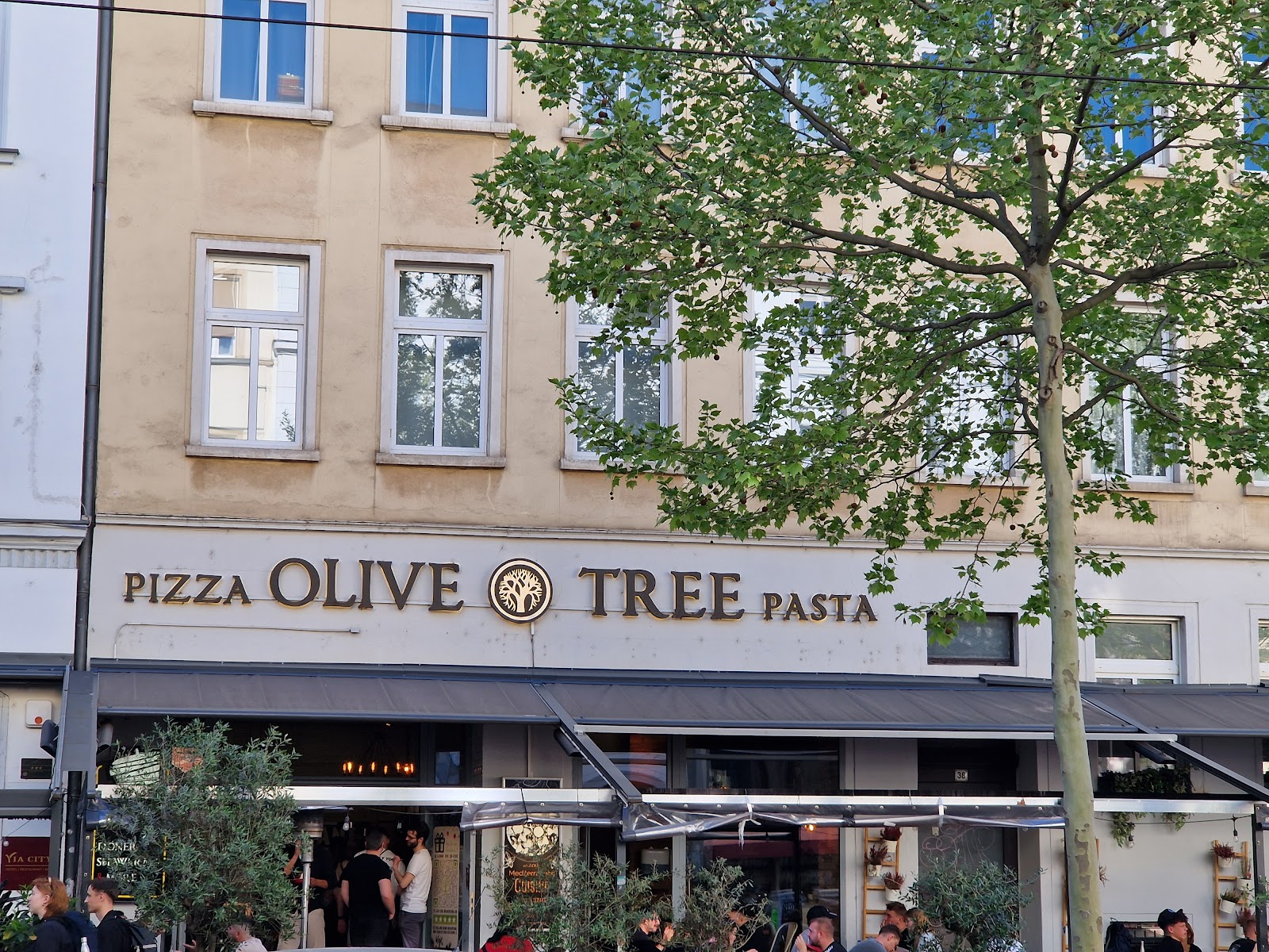 Olive Tree Dner & Pizza | Bestes mediterranes Bistro in Leipzig Mitte-Sd